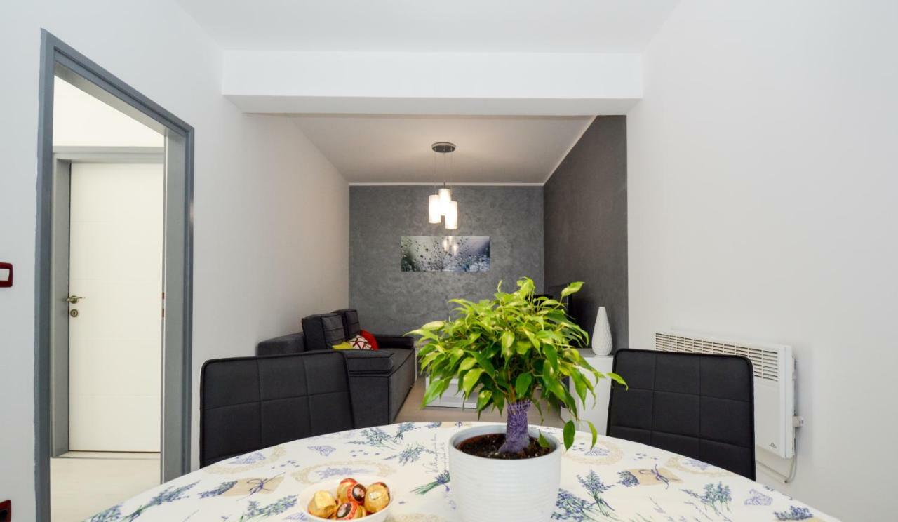 Sia House Apartment Pula Bagian luar foto