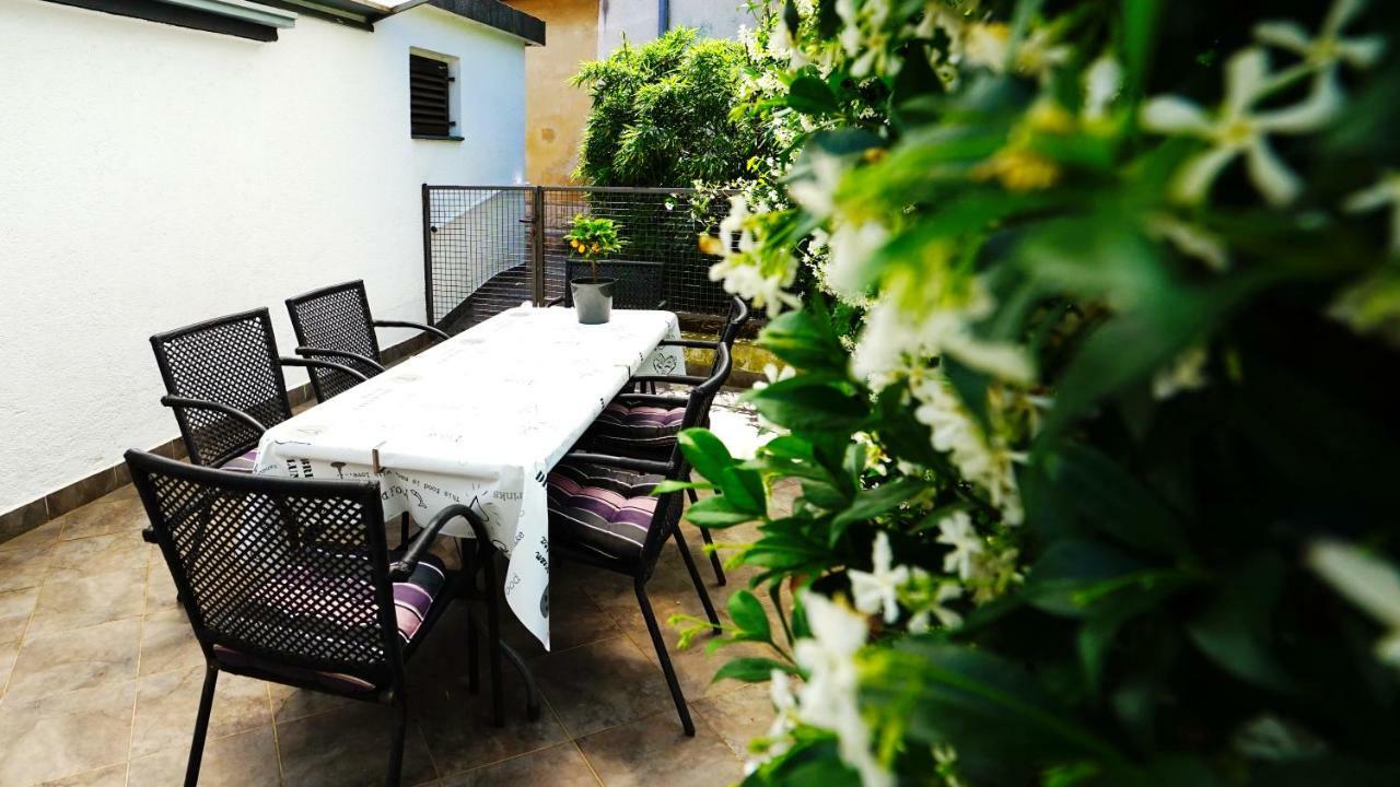 Sia House Apartment Pula Bagian luar foto