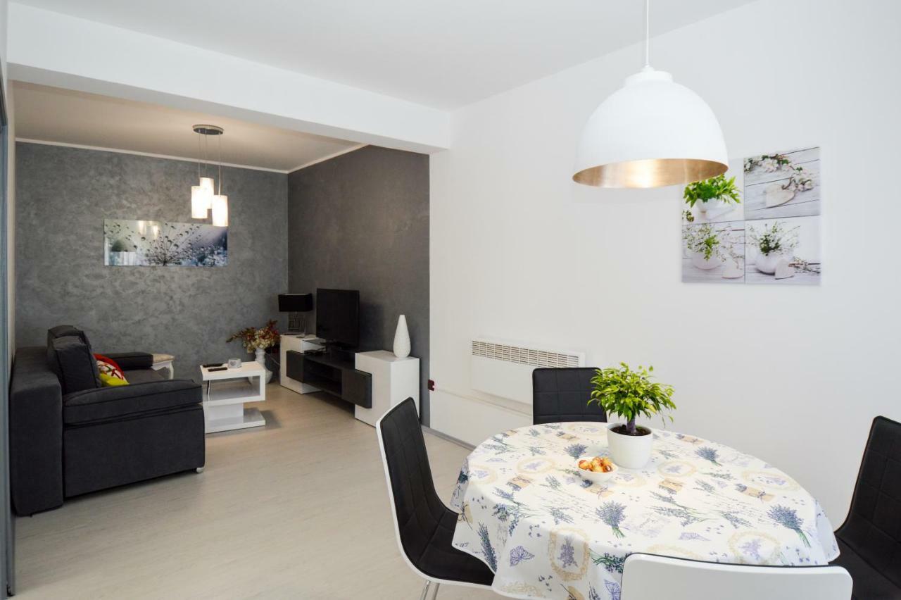 Sia House Apartment Pula Bagian luar foto